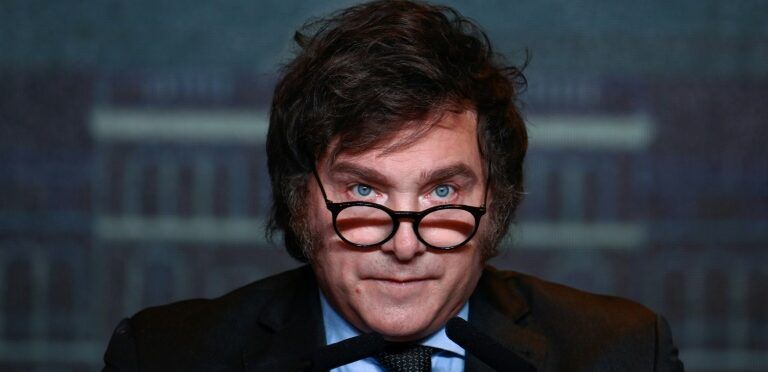 Milei decide não renovar contratos de milhares de servidores