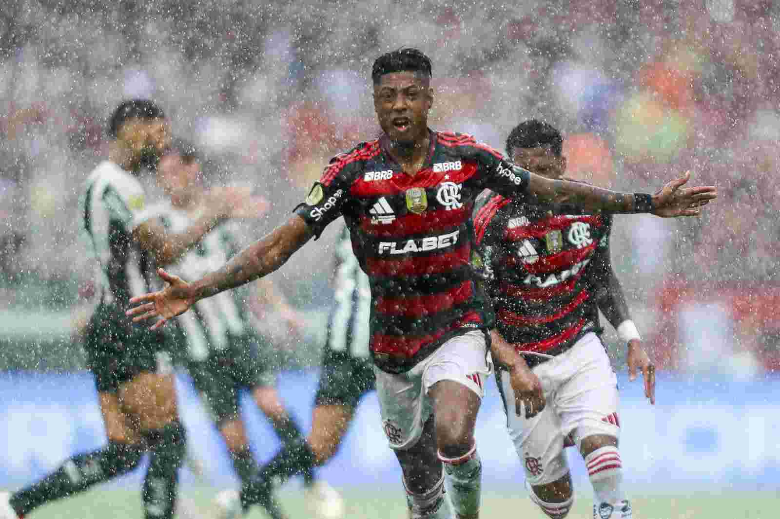 Flamengo se impõe contra o Botafogo e é campeão da Supercopa do Brasil