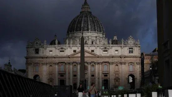 Vaticano anuncia horário da primeira fumaça do conclave