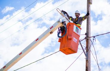 Poste apagou? Saiba como solicitar serviços na iluminação pública em Maceió de forma gratuita