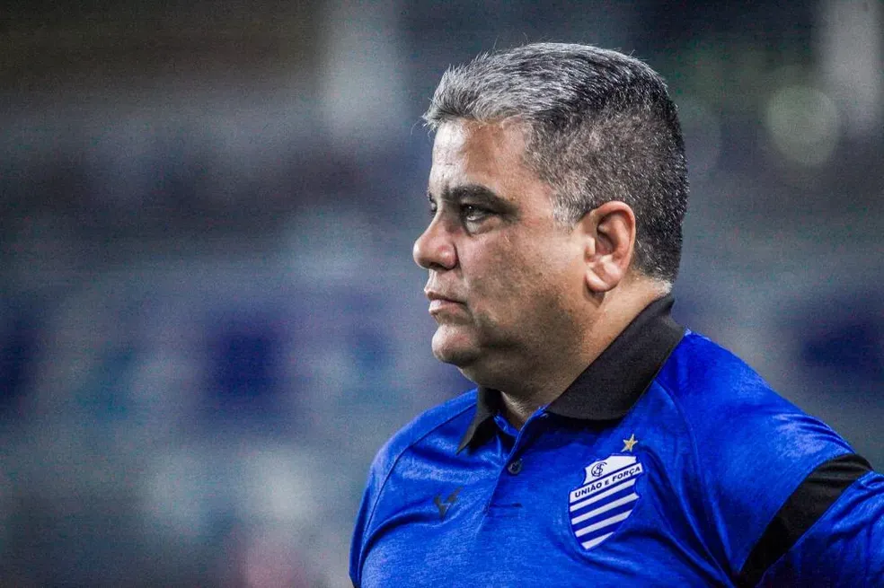 Técnico do CSA diz que não ouviu entrevista do presidente e avisa: "Temos chance de classificação"