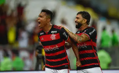 Flamengo sai na frente do Corinthians na semifinal da Copa do Brasil