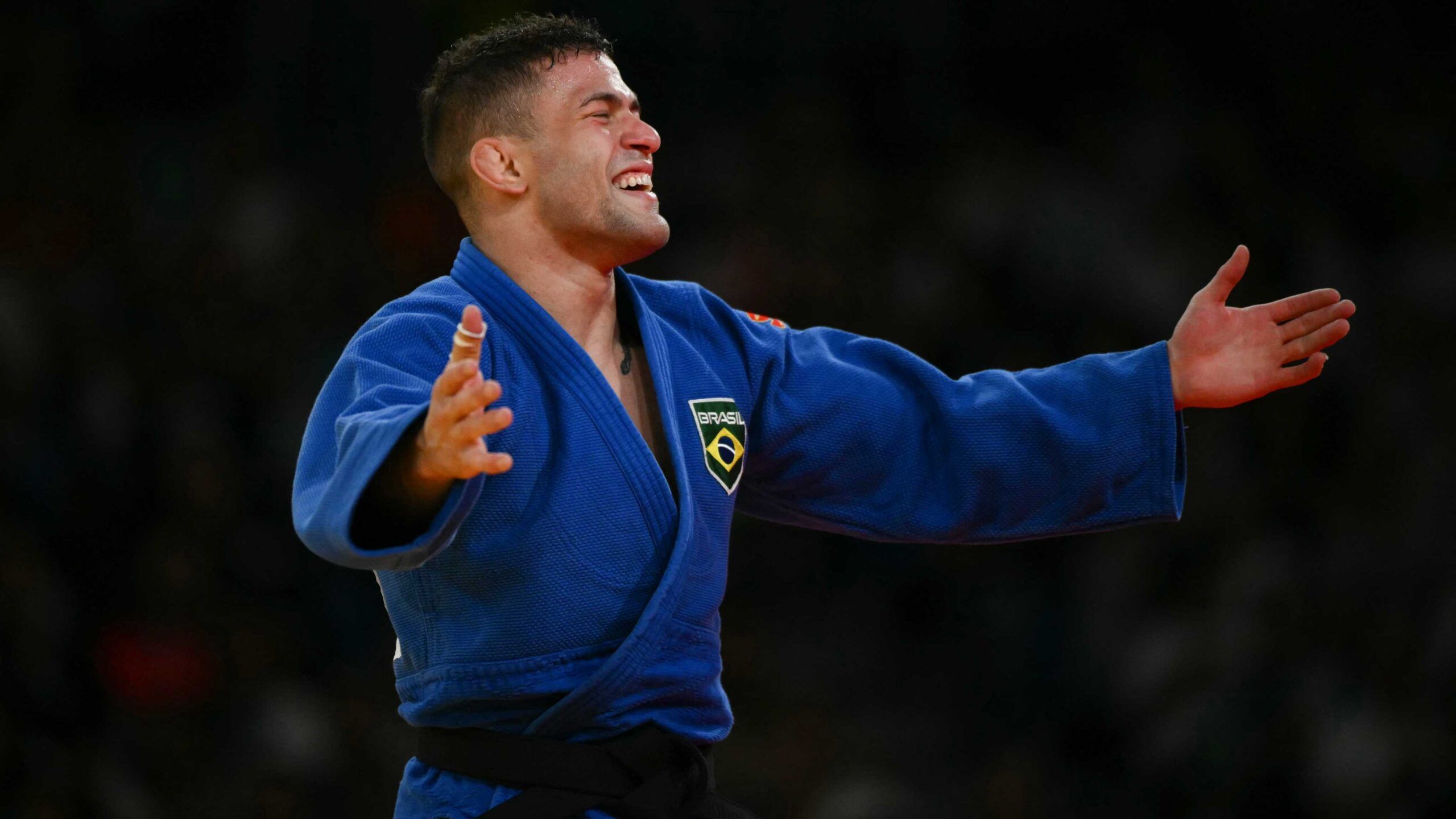 William Lima vence semi no judô e garante medalha para o Brasil em Paris 2024
