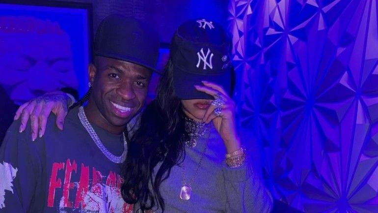 Vini Jr. curte noitada com Rihanna após receber título de Melhor do Mundo