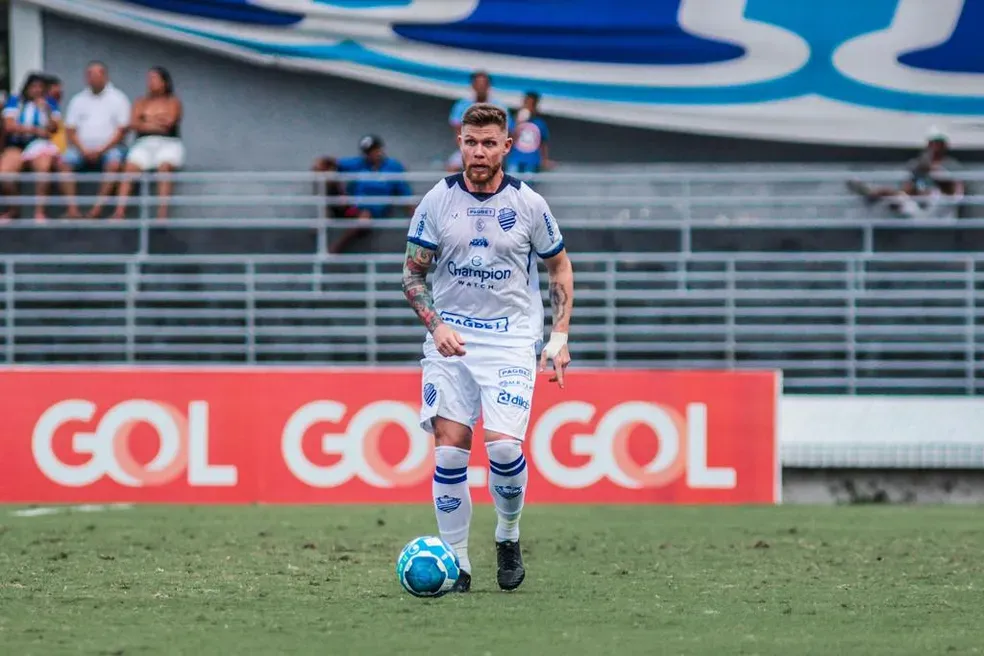 Rafael Forster vai para o Avaí, e CSA encaminha a transferência de mais quatro jogadores