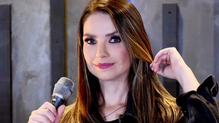 Saiba quem é Camila Campos, cantora diagnosticada com câncer aos 7 meses de gravidez