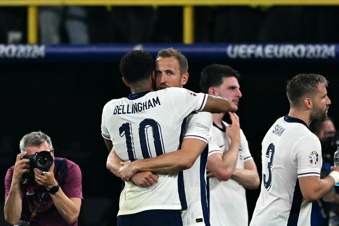 Inglaterra vence Holanda de virada com gol no fim e está na final da Euro
