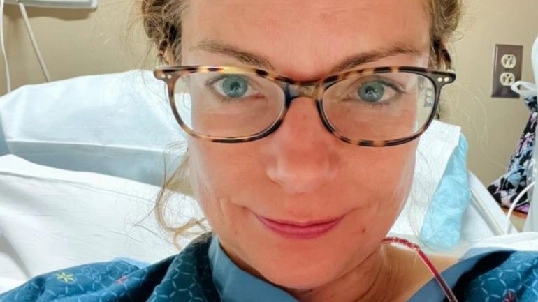 Disfonia por tensão muscular: entenda a condição que impediu atriz de falar