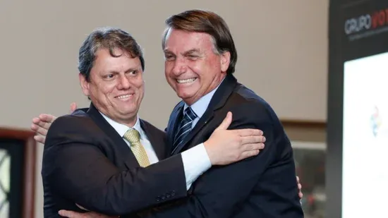 Moraes autoriza Bolsonaro a receber visitas de Tarcísio e deputados