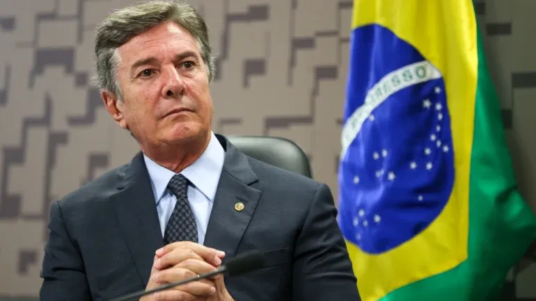 Collor deixa a prisão e vai cumprir pena em casa após decisão do STF