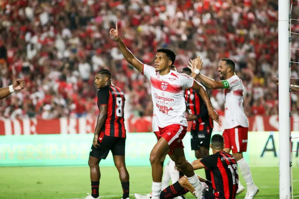 CRB aplica seis no "Derrota" e põe fogo no Brasileiro da Série B