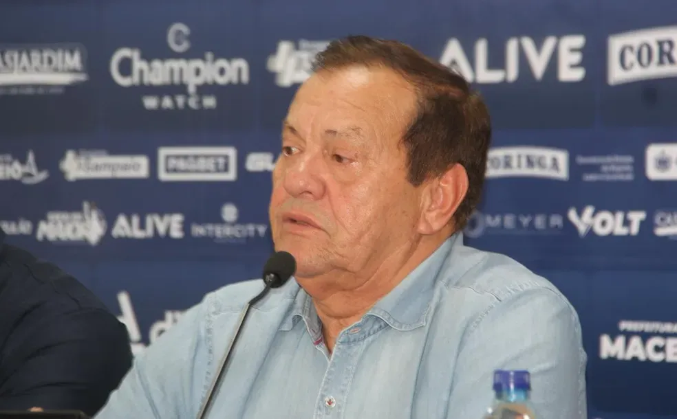 Azulão tem novo técnico e RT surpreende 