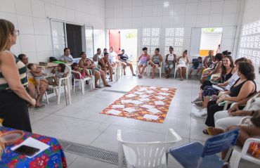 Prefeitura de Maceió realiza oficina sobre letramento racial com marisqueiras da orla lagunar