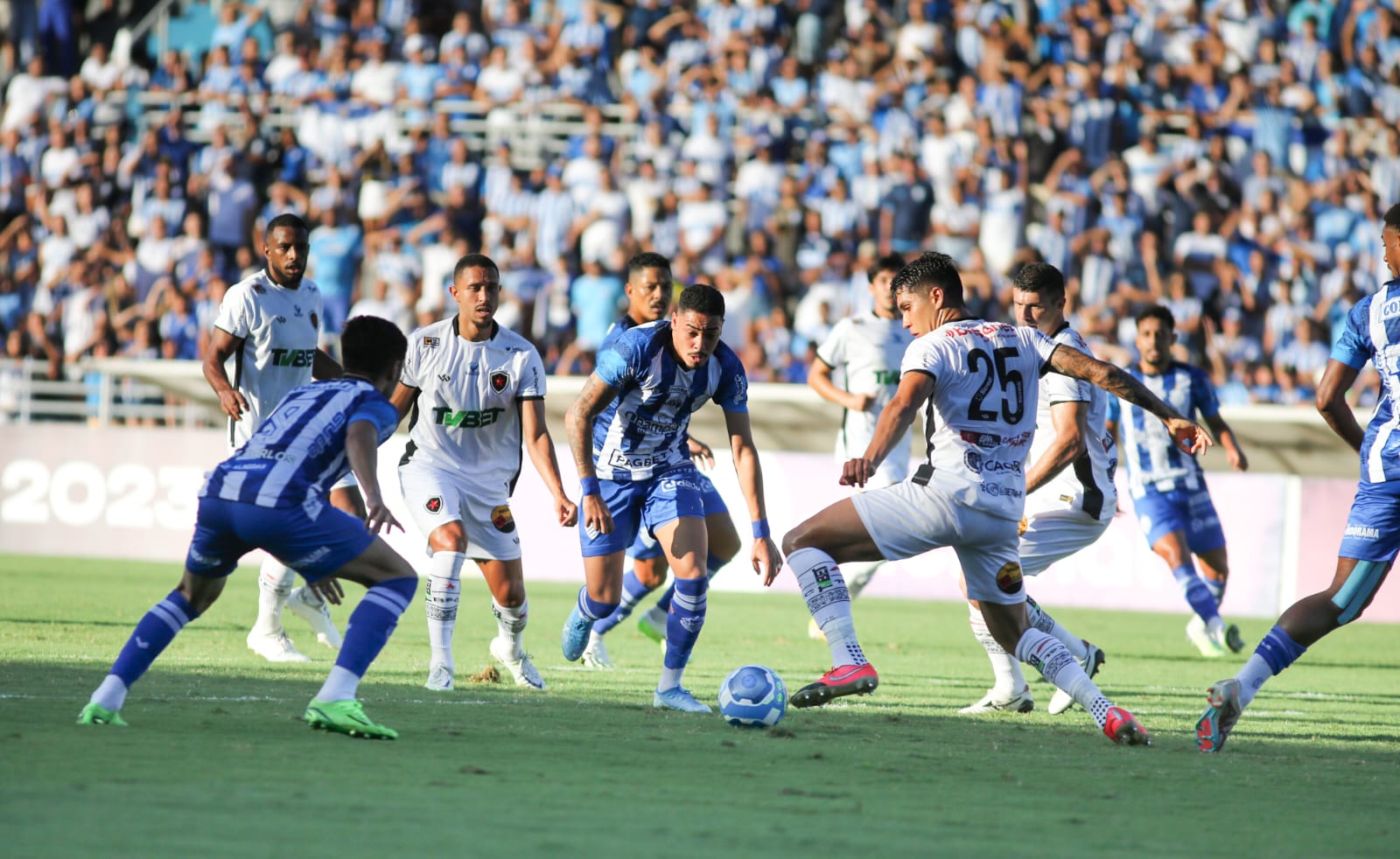 Com um a menos desde o 1º tempo, Botafogo-PB empata com o CSA no Rei Pelé