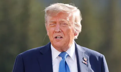 Líder supremo do Irã rejeita rendição e Trump responde: "Boa sorte"