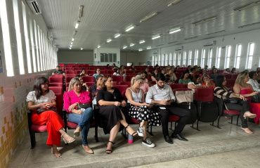 Palestra incentiva ambiente de trabalho saudável na escola