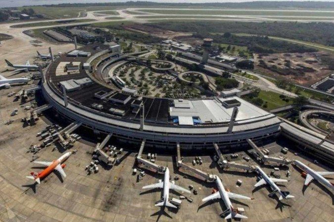 Greve de pilotos e comissários provoca atrasos em voos em aeroportos