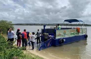 Parceria entre Alurb e instituições promove ação de limpeza na Lagoa Mundaú