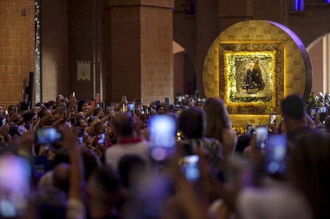 Após 2 anos, Dia de Nossa Senhora Aparecida volta a levar multidões às ruas