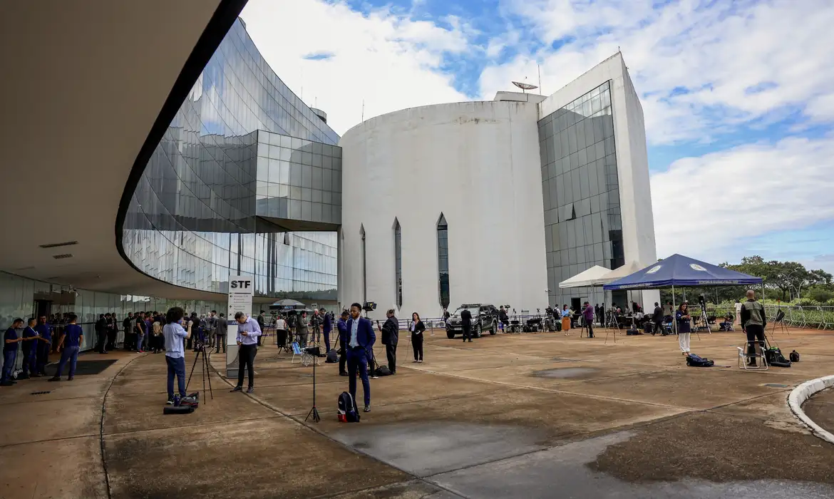 STF decide se Bolsonaro e aliados viram réus pela trama golpista