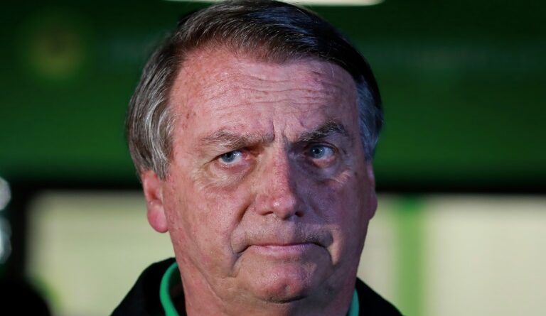 Bolsonaro se reúne com advogados no Palácio dos Bandeirantes para definir estratégia