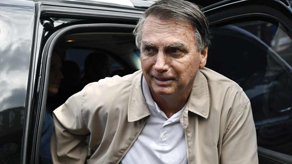 PF indicia Bolsonaro e Mauro Cid no caso das joias sauditas