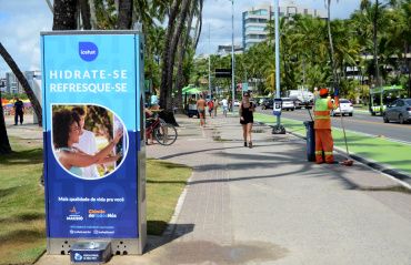 Estação de hidratação refresca verão de maceioenses e turistas
