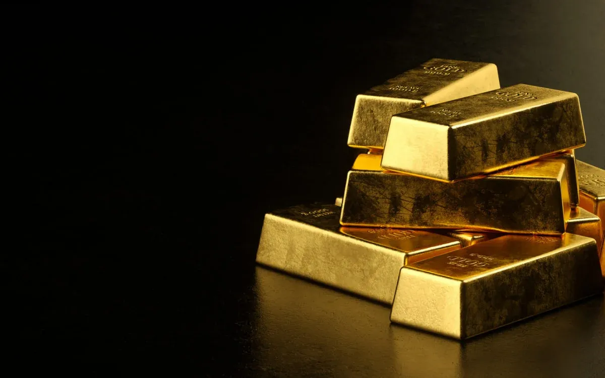 Iraniano encontra saco com ouro e dinheiro no lixo e devolve para o dono