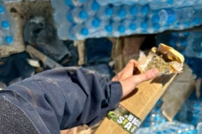 Toneladas de drogas são localizadas em caminhão com doações ao RS pela PRF