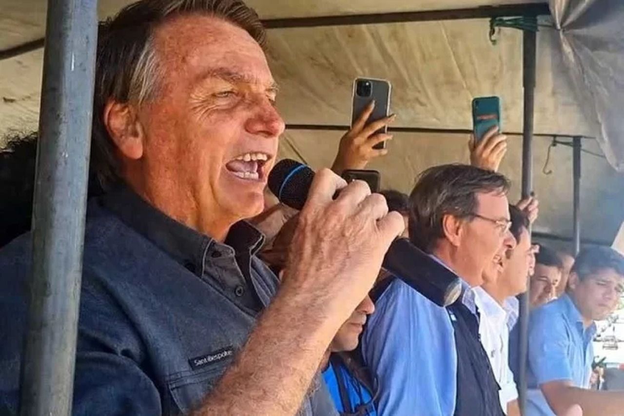 No Nordeste, Bolsonaro diz que primeira-dama é "filha de cabra da peste"