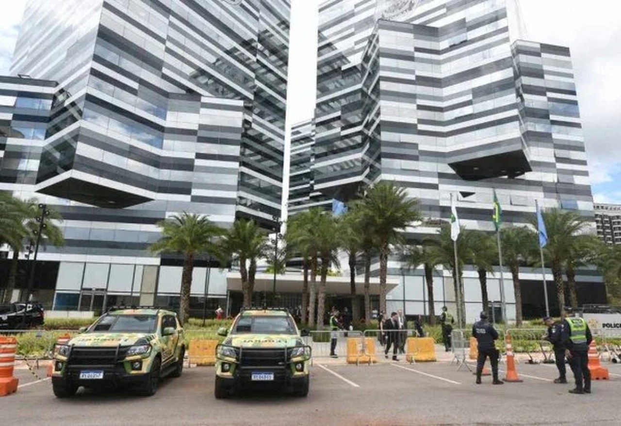 Bolsonaro presta depoimento na sede da Polícia Federal, em Brasília