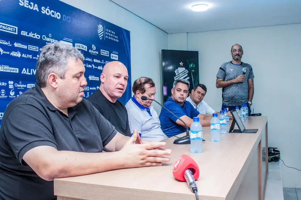 Azulão: Rogério Corrêa apresenta trabalho no Volta Redonda como referência