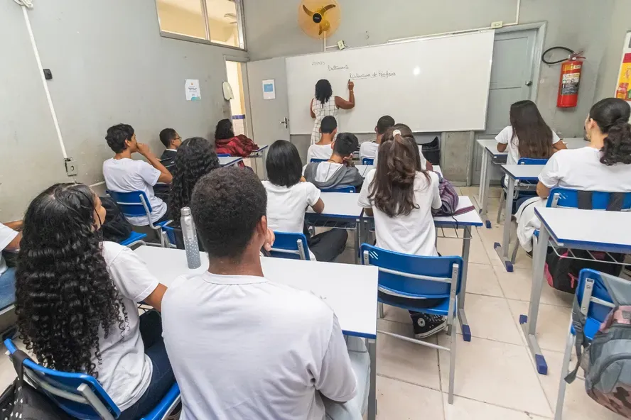 Primeira poupança do Pé-de-Meia do ensino médio será paga em fevereiro