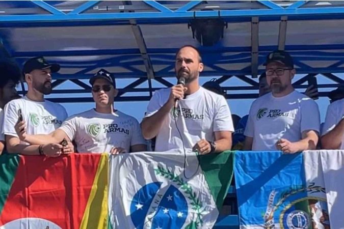 Eduardo Bolsonaro diz que professor "doutrinador" é pior que traficante