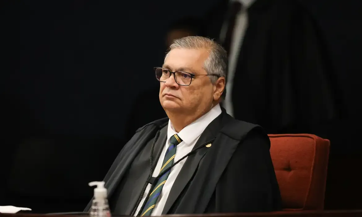 Dino suspende repasses de "emendas Pix" a nove municípios
