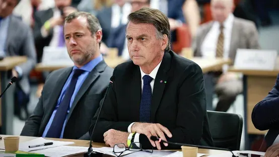 Moraes ameaça prisão preventiva caso Bolsonaro descumpra cautelares