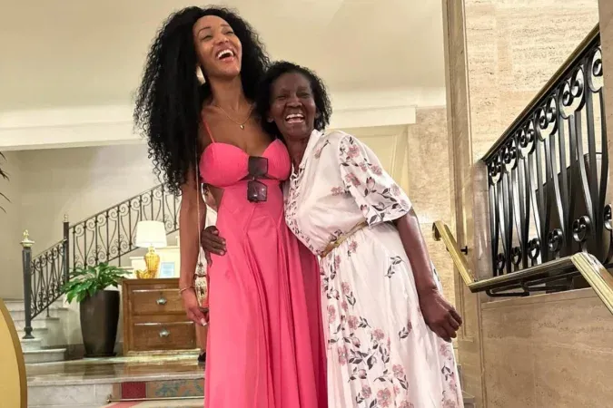 Modelo leva a mãe, que era faxineira do Copacabana Palace, para almoçar no hotel