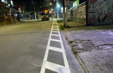 Após furtos de placas, órgão de trânsito implanta zebrado em rua na Jatiúca