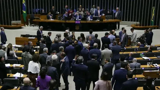 Em seis meses, deputados gastam R$ 1,3 milhão com Facebook e Instagram