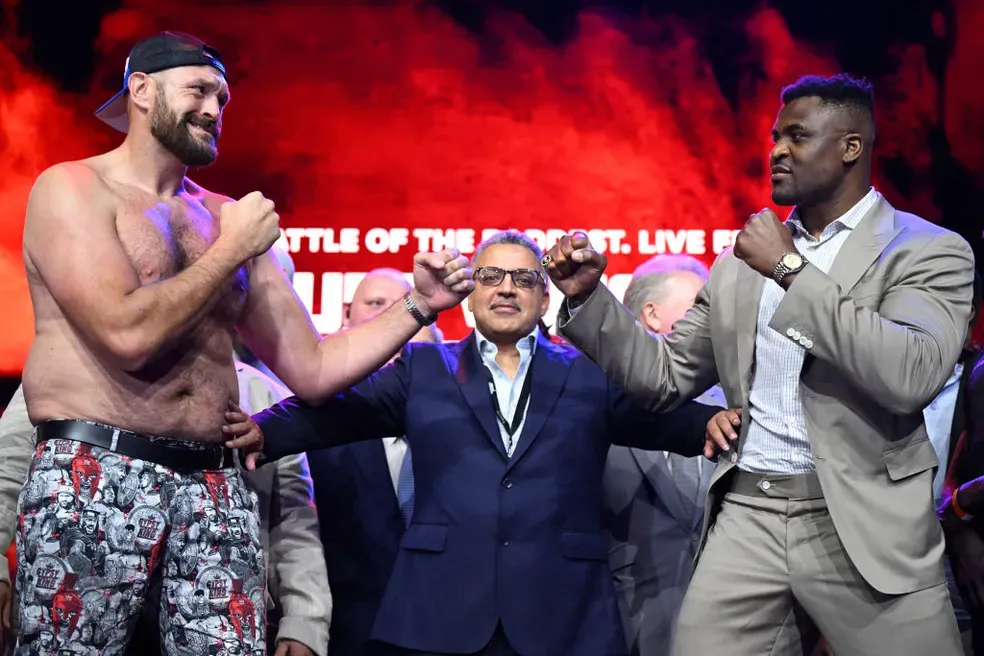 Pai de Tyson Fury detona treino de Francis Ngannou: "Vai ser esmagado"