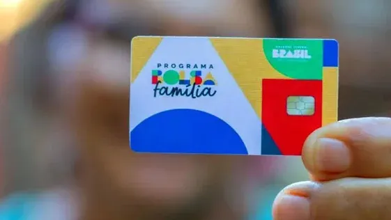 Aumento da renda e políticas explicam saída de quase 1,5 milhão do Bolsa Família, diz ministério