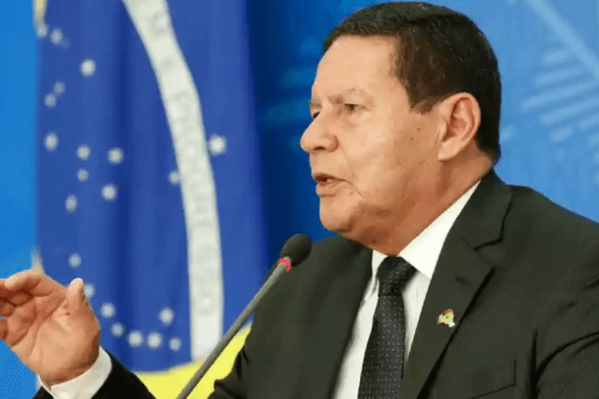 Mourão sobre bolsonaristas: 'Fazem interpretação enviesada do artigo 142'