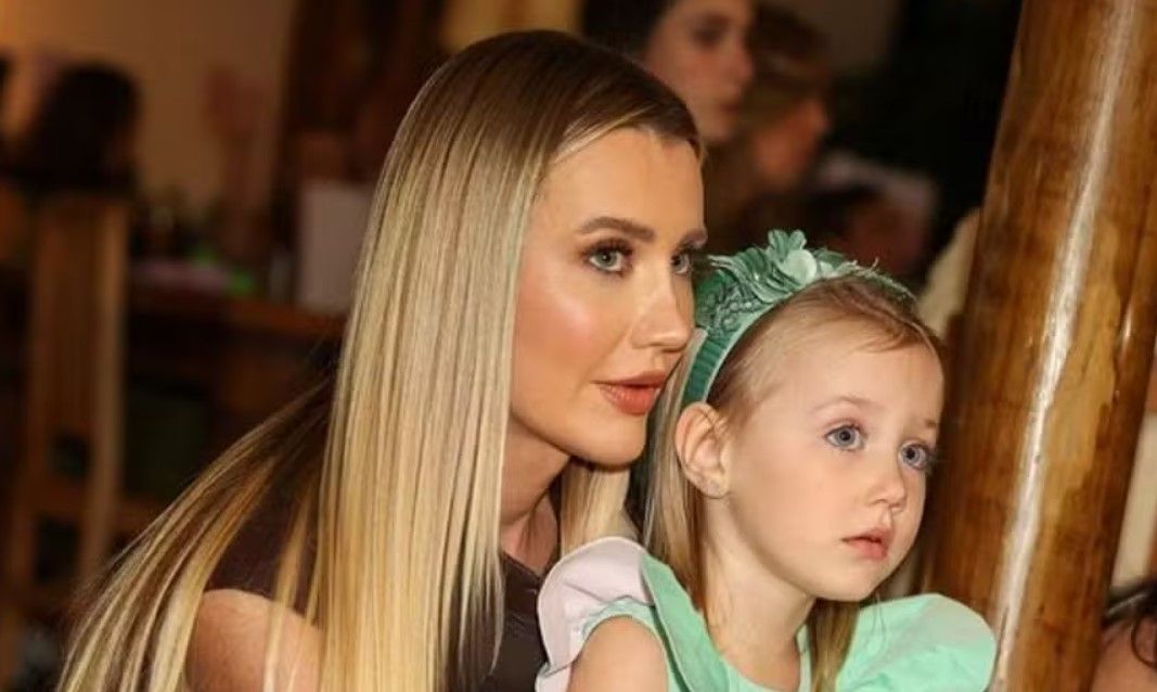 Ana Paula Siebert prepara festa para comemorar aniversário da boneca da filha