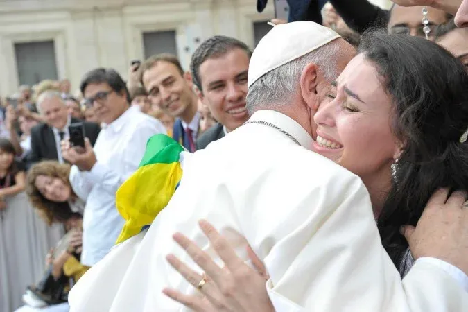 Brasileiros relatam encontros de fé com o papa Francisco durante pontificado