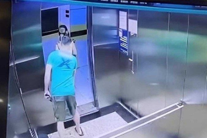 Homem que importunou mulher em elevador é afastado do trabalho
