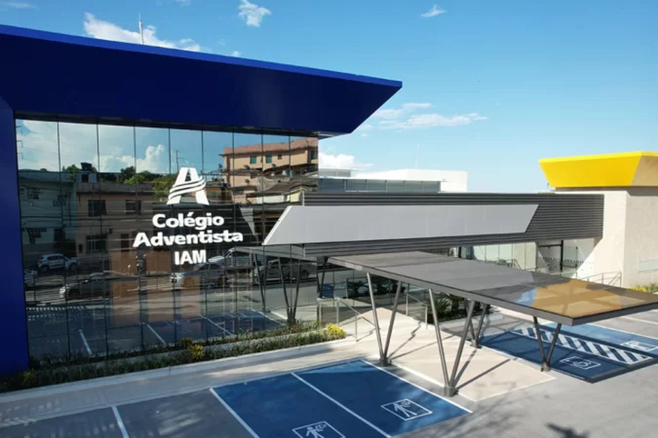 Adolescente deixa alunos feridos em ataque à escola particular de Manaus