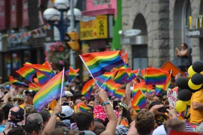 Deputados aprovam proposta que proíbe crianças em paradas LGBT+