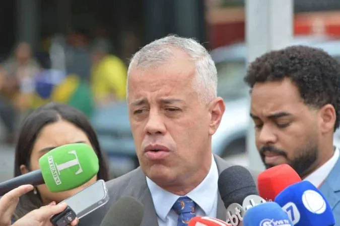 Deputado tenta visitar Bolsonaro em hospital, mas é barrado