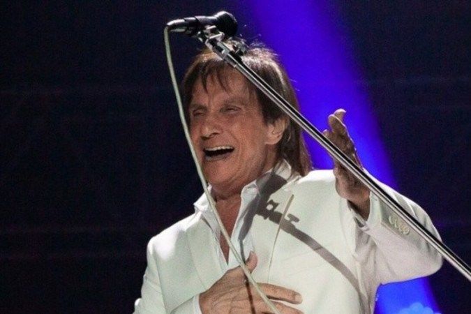 Roberto Carlos doará 100% da renda de seu show de Dia das Mães para as vítimas do RS