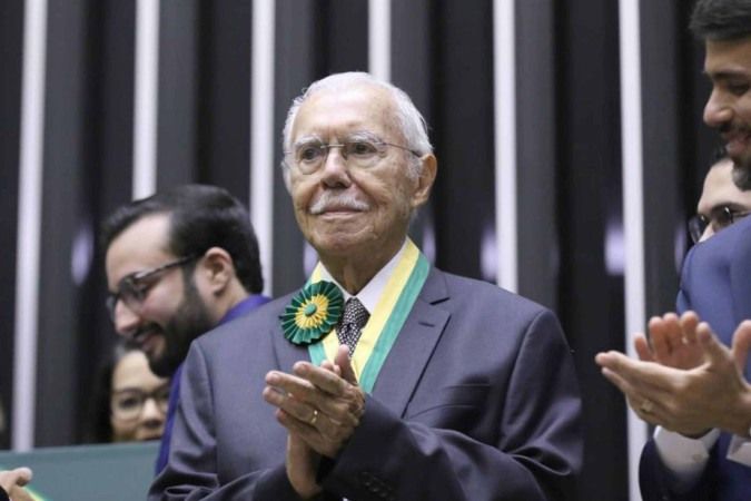 "A democracia mudou o Brasil", diz ex-presidente José Sarney